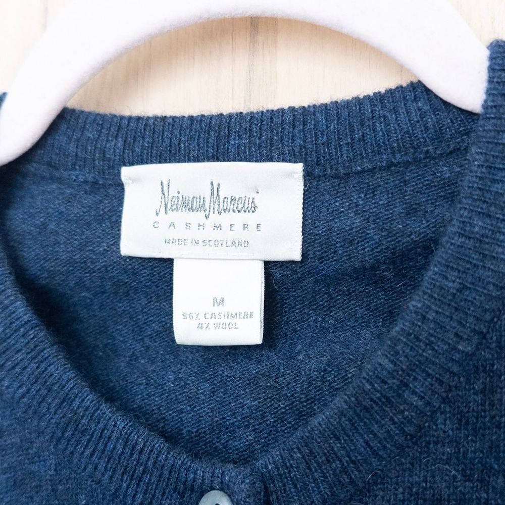 Vintage Neiman Marcus Womens Cashmere Wool Cardigan M Navy Scotland Quiet Luxury - Picture 5 of 7